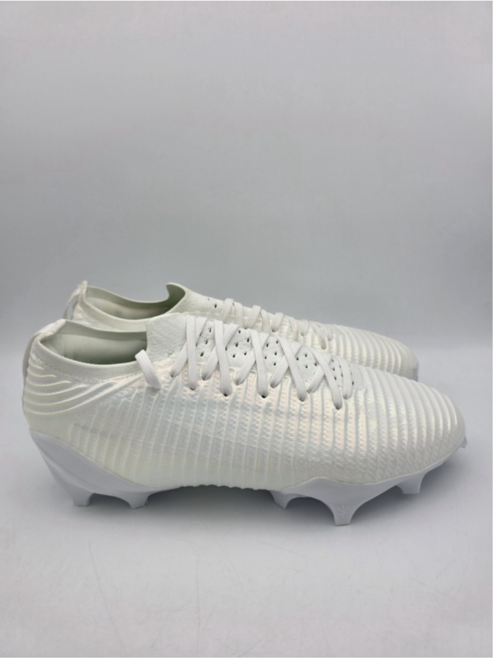 Under Armour Blur Pro Football Cleats Mens Size 8.5 White Iridescent 3028220-100